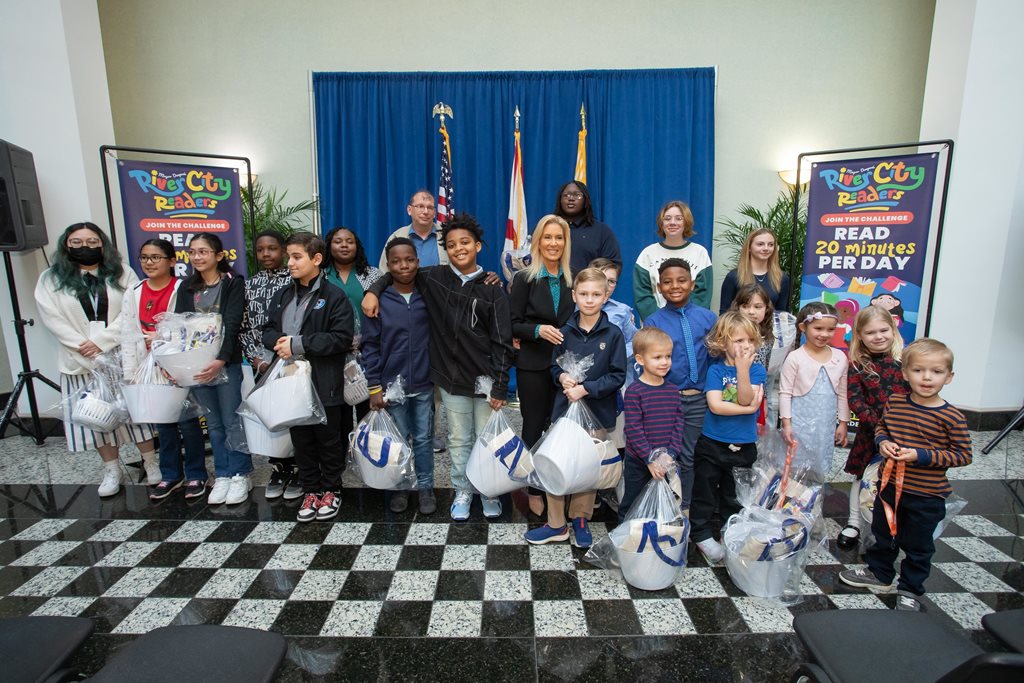 group photo of River City Readers top student readers 