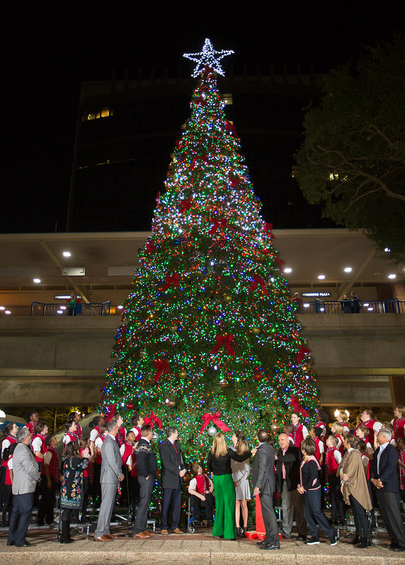 christmas tree lighting in hemming park