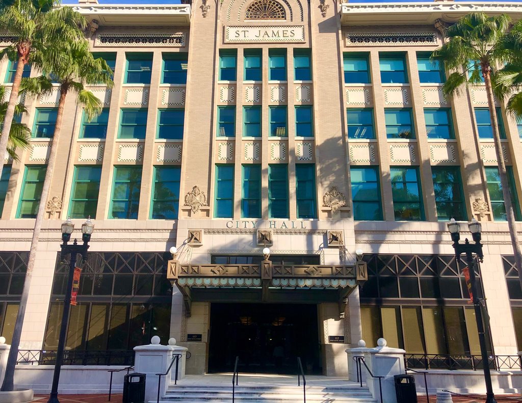 picture of the front of city hall st james building