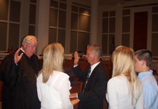 Photo of Council Member Doyle Carter taking the oath of Office from Chief Judge Donald Moran.